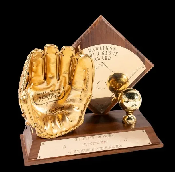 Willie Mays Memorabilia Auction by Hunt Auctions Closes January 12