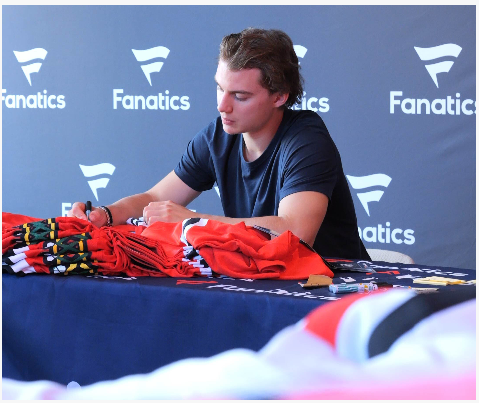 Connor Bedard Enters Exclusive Memorabilia Partnership with Fanatics